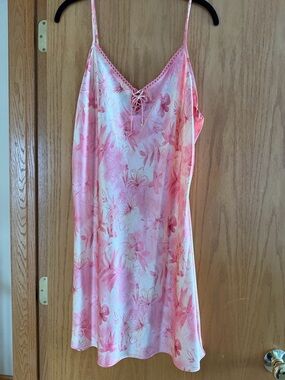 Sophia by Delicates  Coral Floral Satin Chemise Nightgown Large Sleeveless Lace